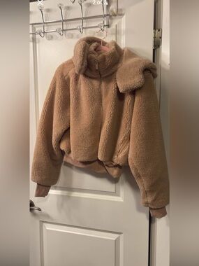 ALO Yoga Teddy Jackets for Women on Sale up to 90% Off: Poshmark